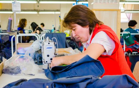 Muncitori romani, umiliti si jigniti de patronul strain pentru ca si-au cerut salariile: Animalelor, taranilor, scursurilor! / VIDEO