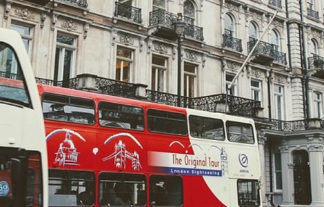 Londra: Mai multi raniti dupa ce un autobuz supraetajat a intrat intr-o cladire