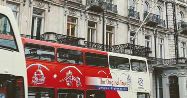 Londra: Mai multi raniti dupa ce un autobuz supraetajat a intrat intr-o cladire