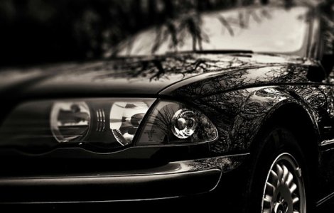 Cine este barbatul suspectat ca a intrat cu masina in mai multi militari, in apropiere de Paris