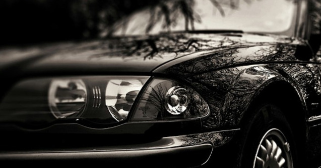 Cine este barbatul suspectat ca a intrat cu masina in mai multi militari, in apropiere de Paris