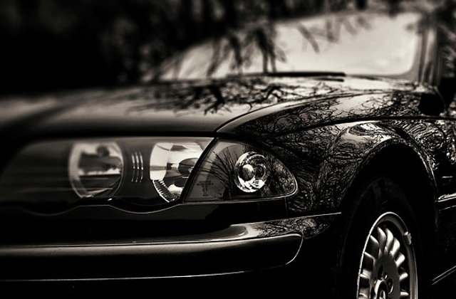 Cine este barbatul suspectat ca a intrat cu masina in mai multi militari, in apropiere de Paris