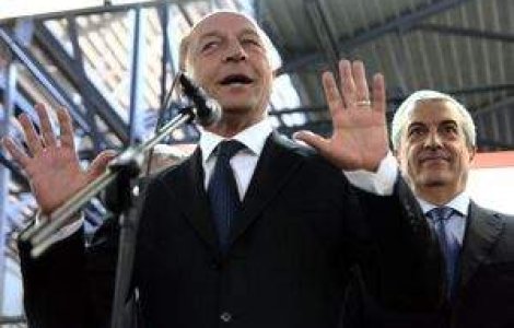 Basescu a promulgat legea majorarii cu 50% a salariilor profesorilor