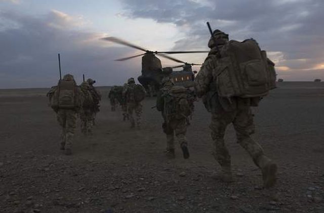 Soldati concediati prin... e-mail?