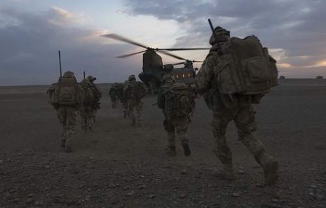 Soldati concediati prin... e-mail?