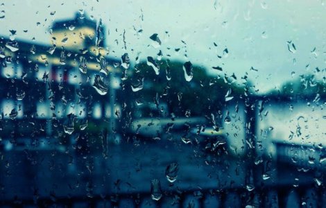 Sambata, vremea devine instabila, iar spre seara vor fi ploi torentiale si caderi de grindina