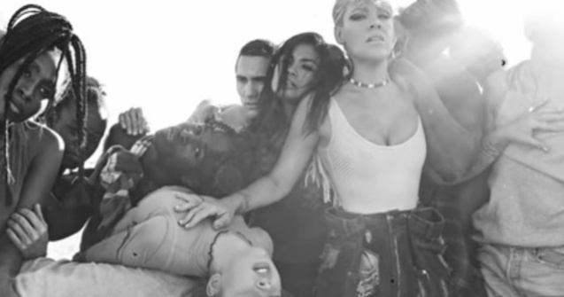  Video  Pink a lansat o noua melodie, primul single de pe cel de-al saptelea album al sau