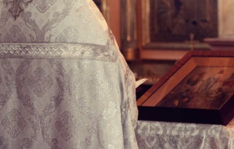 Salaj: Un preot retras din activitate, arestat preventiv dupa ce a injunghiat pe strada un batran