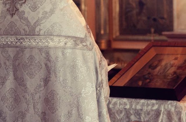 Salaj: Un preot retras din activitate, arestat preventiv dupa ce a injunghiat pe strada un batran