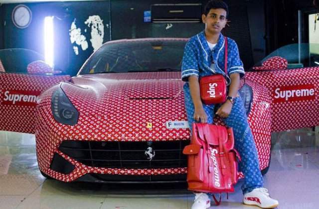 Tu ce cadou primeai la 15 ani? Un pusti din Dubai a primit un Ferrari F12 Berlinetta, pe care l-a &bdquo;imbracat&rdquo; in logo-ul Louis Vuitton