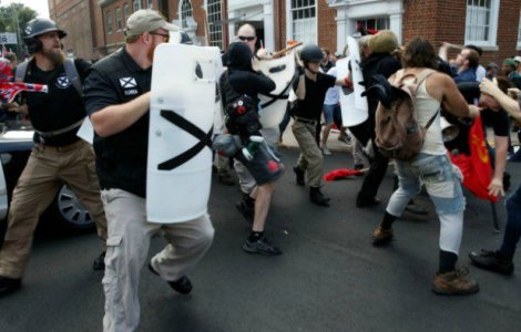 Trei persoane si-au pierdut viata dupa o noapte de violente intre extrema-dreapta si contraprotestatarii din Charlottesville / VIDEO