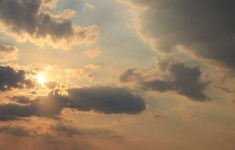 Canicula in Bucuresti si in sud-est. In vestul tarii vremea se raceste si vor fi ploi si vijelii