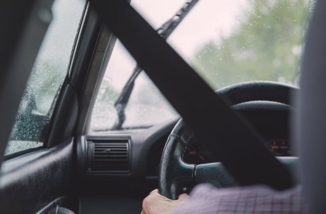 Trei morti si cinci raniti in Bucuresti, dupa ce un microbuz s-a rasturnat in Dambovita