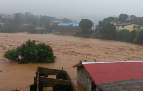 Peste 300 de persoane au fost ucise de alunecarile de pamant din Sierra Leone