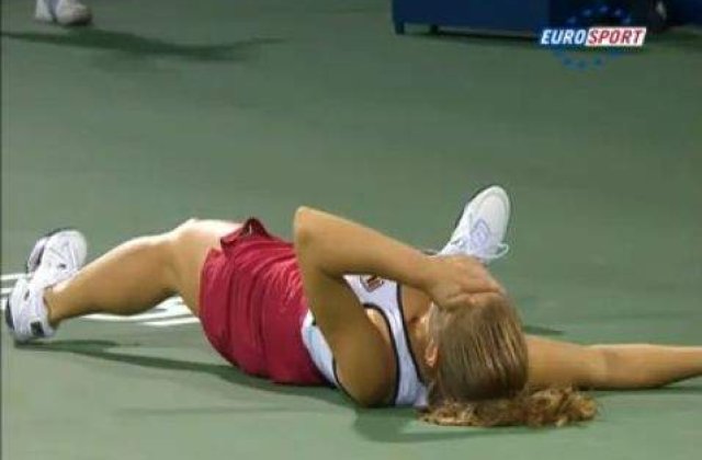 [VIDEO]  O tenismena a lesinat in timpul unui meci
