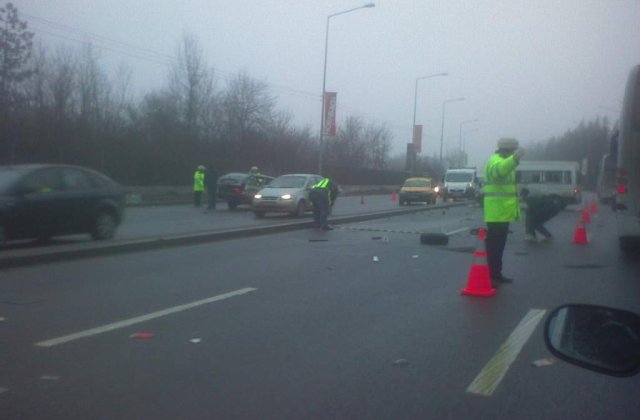 [FOTO] O Dacie a intrat intr-un microbuz, pe DN1