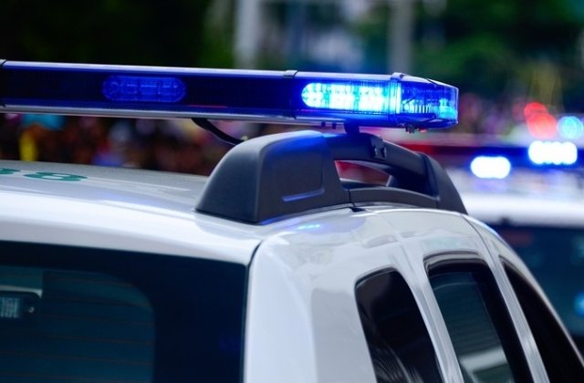 [Foto] O masina a intrat in terasa unei pizzerii, la est de Paris. O fata de 13 ani a murit