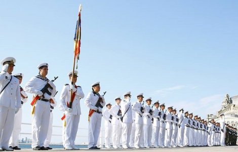 Peste 10.000 de oameni au asistat la festivitatile de Ziua Marinei. La ceremonii a fost si presedintele Iohannis