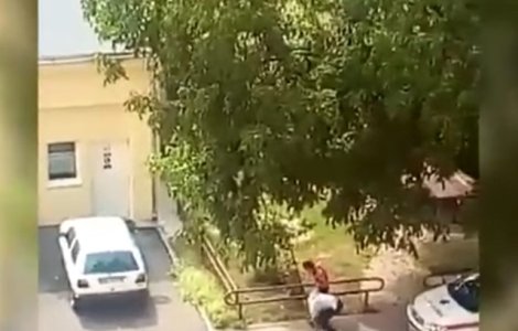  Video  Un politist si-a agresat sotia in curtea serviciului judetean de ambulanta
