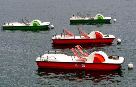 Costinesti: Cinci tineri iesiti cu hidrobiciclete in larg, salvati dupa ce nu au mai putut ajunge la mal din cauza vantului