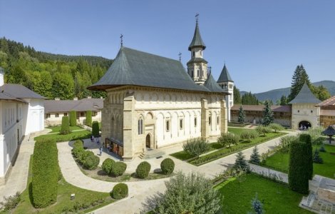 Un tanar in varsta de 17 ani a fost gasit mort la Manastirea Putna