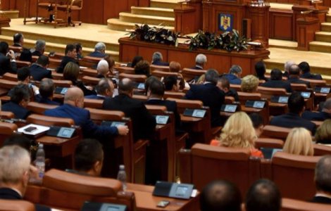 Camera Deputatilor vrea sa cumpere becuri in valoare de 353.592 de lei