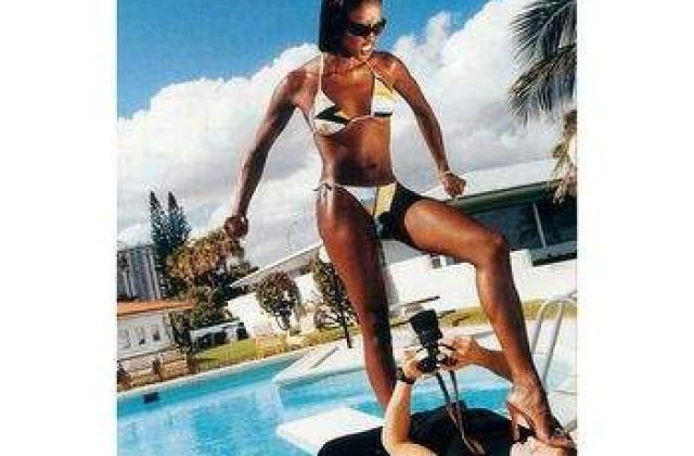 Berlusconi a pus ochii pe Naomi Campbell