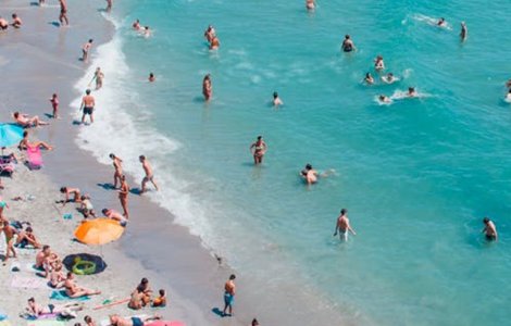 Trei persoane au fost prinse in timp ce vindeau droguri in Mamaia