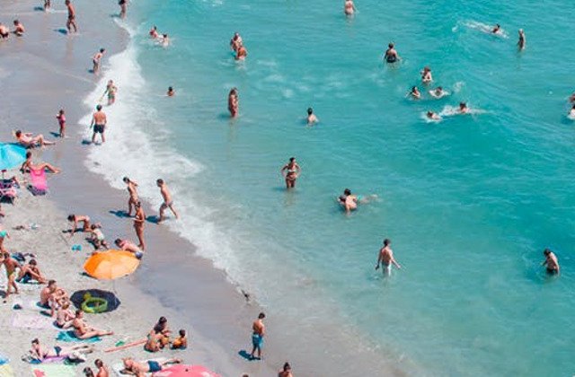 Trei persoane au fost prinse in timp ce vindeau droguri in Mamaia