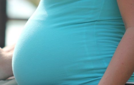 O femeie insarcinata, grav ranita dupa ce i-a cazut in cap o caramida din fatada unei cladiri