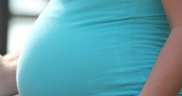 O femeie insarcinata, grav ranita dupa ce i-a cazut in cap o caramida din fatada unei cladiri