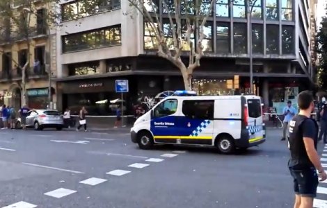  Video  Roman, dupa atentatul din Barcelona: "Ne-au inchis in mall. Toti fugeau urland"