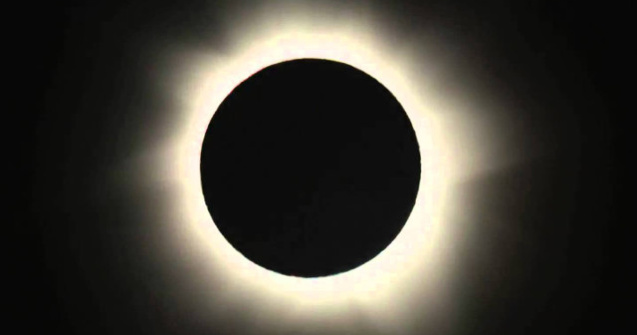 Incepe eclipsa totala de soare, un spectacol rar