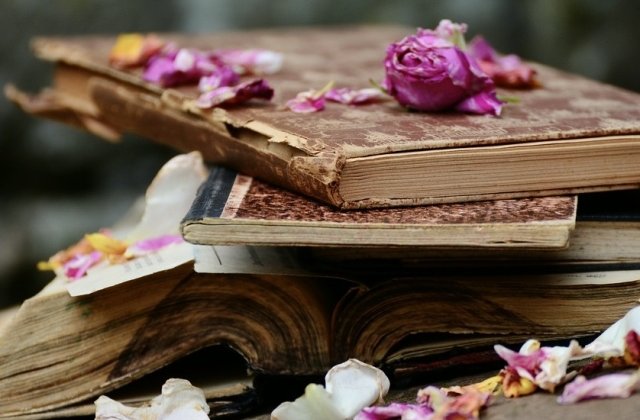 Motivul pentru care cartile vechi capata un miros specific