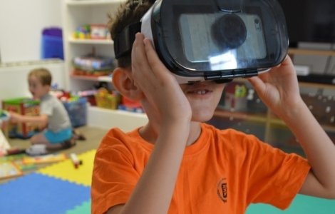 Peste 100 de copii diagnosticati cu boli incurabile vor beneficia de terapie prin tehnologie