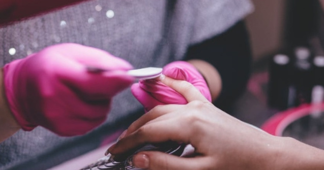  Top  7 moduri in care iti poti sterge unghiile daca ai ramas fara acetona