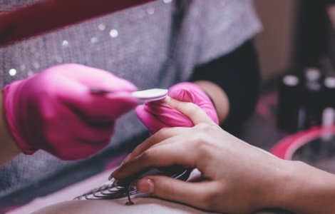  Top  7 moduri in care iti poti sterge unghiile daca ai ramas fara acetona