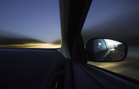 Dosar penal pe numele unei tinere care a furat masina unui barbat, dupa ce acesta a luat-o cu el, crezand ca se simte rau