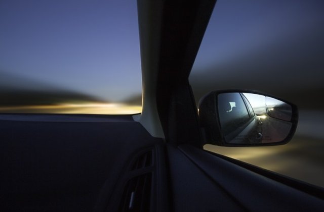 Dosar penal pe numele unei tinere care a furat masina unui barbat, dupa ce acesta a luat-o cu el, crezand ca se simte rau