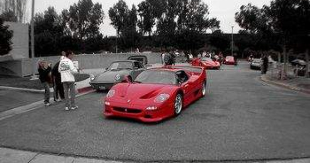 In plina "criza", romanii au bani de Ferrari!