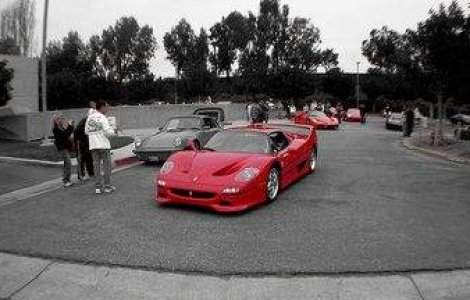 In plina "criza", romanii au bani de Ferrari!