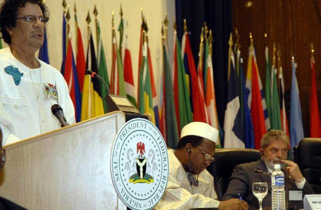 Occidentul nu se "baga" pe Kadhafi si petrolul sau!