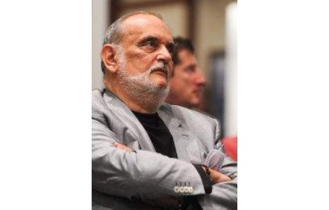 Patriciu se ridica impotriva firmelor de telefonie mobila