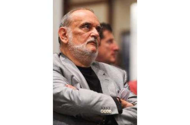 Patriciu se ridica impotriva firmelor de telefonie mobila