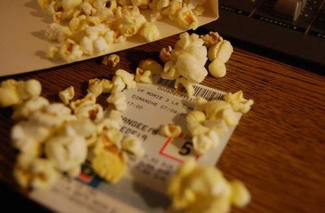 Omorat la cinema pentru ca manca popcorn!