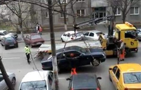 Au "comis-o" din nou: Masina saltata cu tot cu copil!