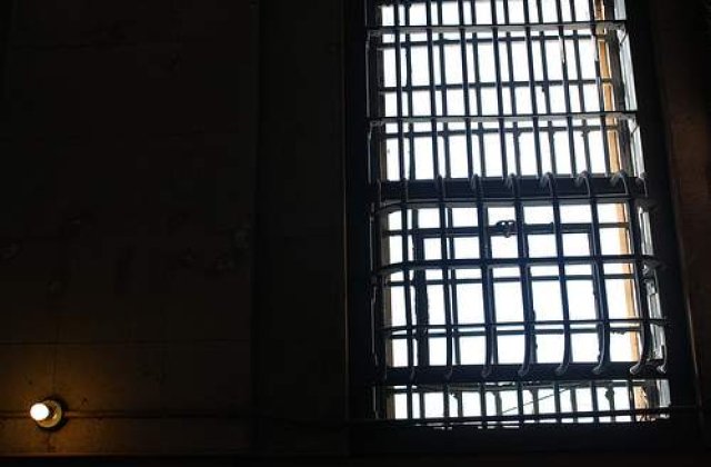 Afganii isi tortureaza detinutii, iar occidentalii stau cu mainile in san!