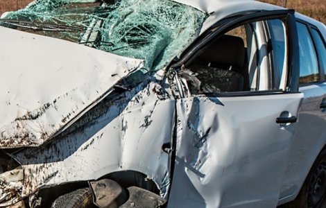 Buzau: Doua persoane au murit, iar alte 5 au fost ranite intr-un accident in care au fost implicate trei masini