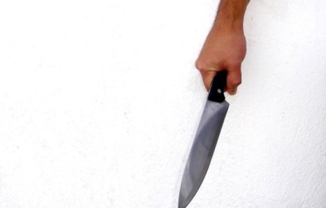  Update  Un barbat suspectat ca si-ar fi ucis fiul cu o lovitura de cutit in inima a fost arestat preventiv
