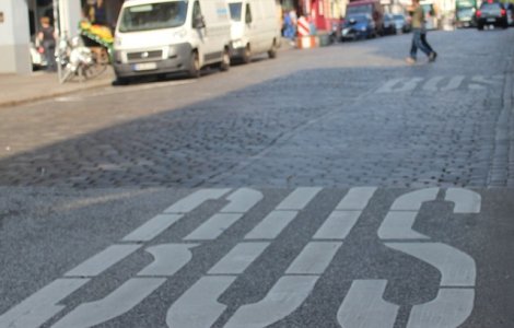 Marsilia: O persoana a fost ucisa, iar alta ranita de un vehicul care a intrat in doua statii de autobuz